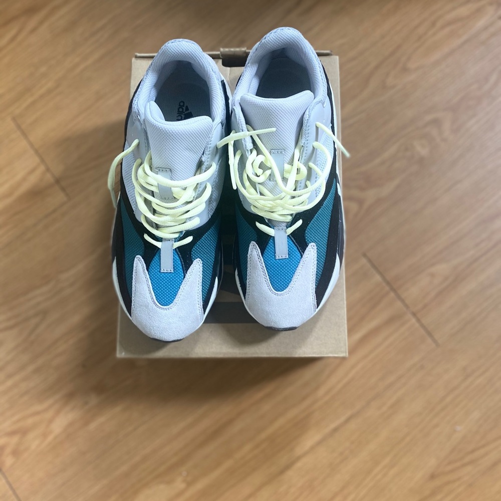 Yeezy boost 700